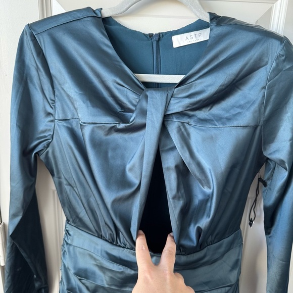 ASTR The Label Petrova Satin Front Cutout Long Sleeve Mini Dress Sz M Dark Teal - Picture 9 of 13